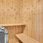 Four-bedroom In Holiday home