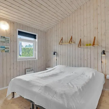 Vakantiehuis Four-bedroom In *