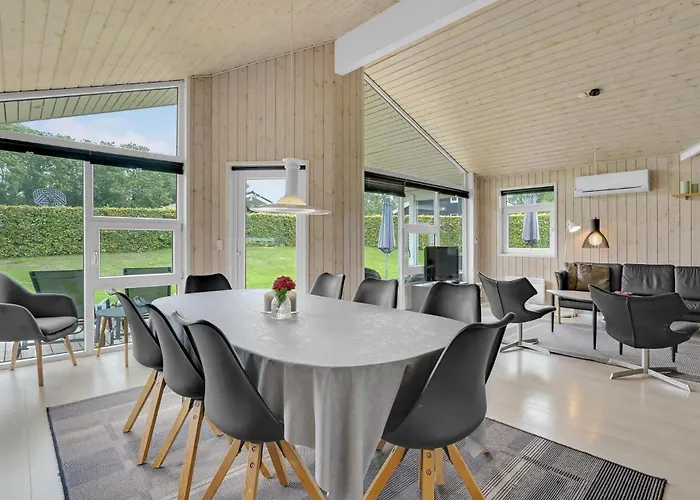 בית נופש Four-bedroom In