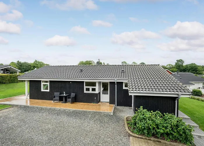 בית נופש Four-bedroom In